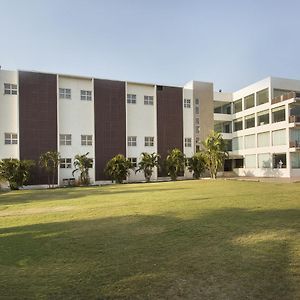 Oyo 14068 Rendezvous Resorts
